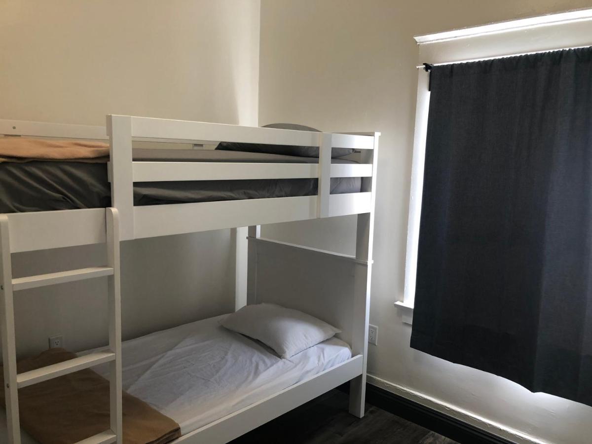 The Wilshire Metro Hostel Los Angeles Bagian luar foto